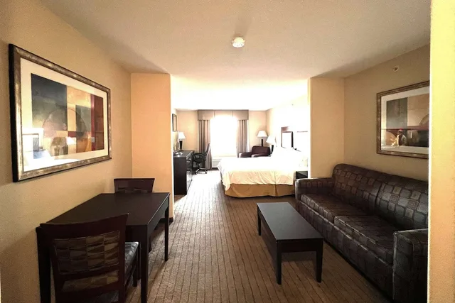 جناح بسرير كينج بغرفة نوم واحدة، Ramada by Wyndham Prince Albert 3/5