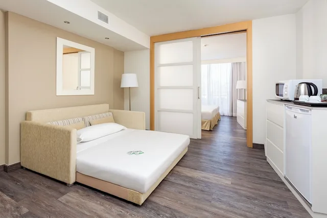 Family, Twin Beds, Sofa, Sol Lanzarote 6/10