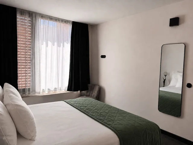 Renovated, Standard, Double Bed، Hotel Le Berger 5/10