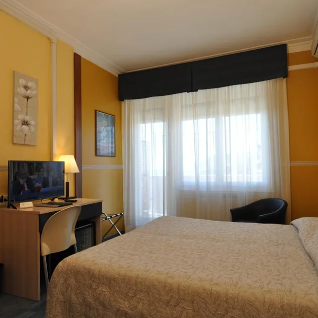 غرفة بسرير مزدوج أو سريرين منفصلين بإطلالة على البحر بشرفة، Hotel Sole Mare 4/10