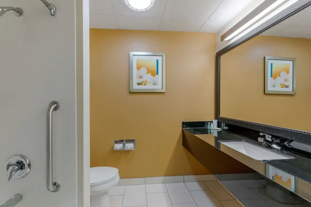 جناح بسريرين كوين، Quality Inn and Suites Sandusky 6/6