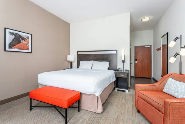 غرفة بسرير كينج، Hampton Inn Akronsouth 1/4