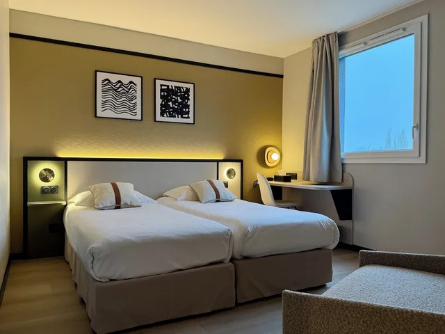 غرفة كومفورت ثلاثية، Brit Hotel Saint-Meen-le-Grand en Broceliande 3/7