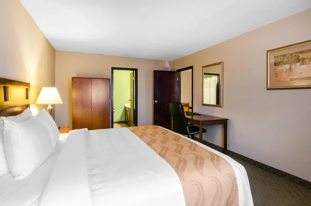 غرفة بسرير كوين، Quality Inn Summersville 1/3