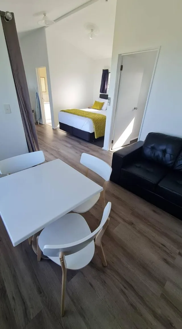 Elite, 1 Queen and 3 Bunk Beds, Ocean Front، Napier Beach Kiwi Holiday Park and Motels 4/7