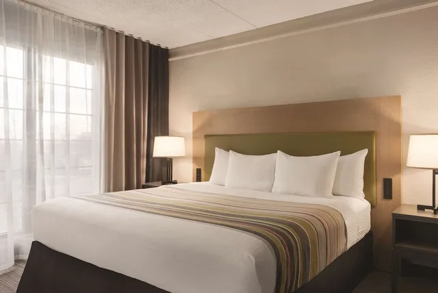 1 Bedroom, Suite, King Bed, Sofa, Country Inn & Suites By Radisson Hoffman Estates Il 1/2