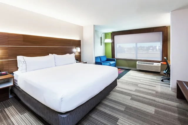 جناح بسرير كينج مع أريكة، Holiday Inn Express Suites Tulsa West Sand Springs 1/3