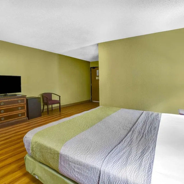 غرفة بسرير كينج وسرير كوين، Motel6 Morehead, KY 6/10
