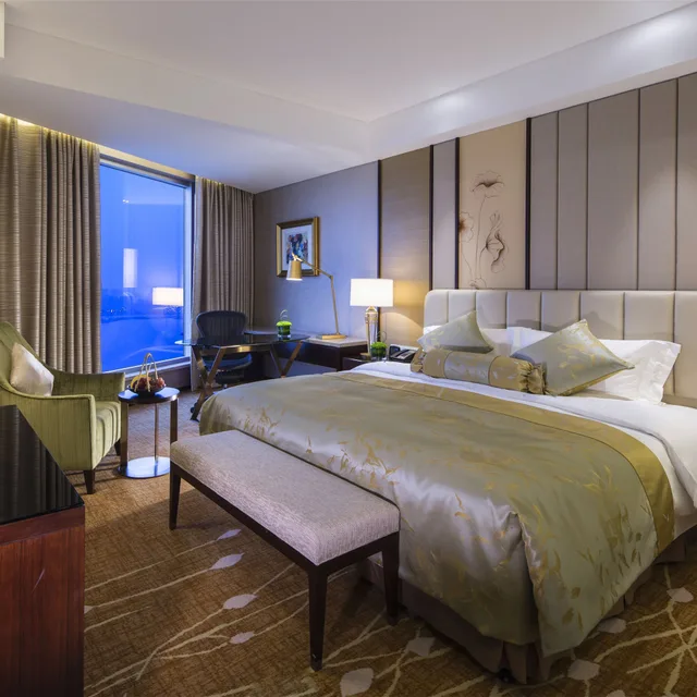 غرفة سوبيريور بسرير كينج بإطلالة على المدينة للمدخنين، Howard Johnson by Wyndham Pearl Plaza Wuhan 1/4