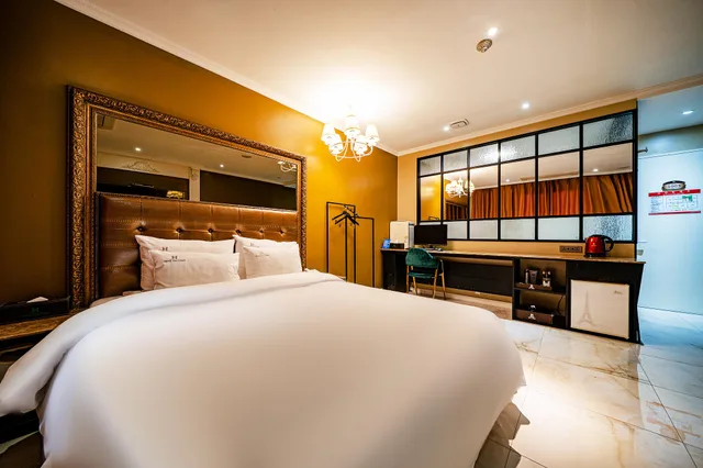 غرفة قياسية بحوض جاكوزي بحوض استحمام، Hotel The Class 2/2