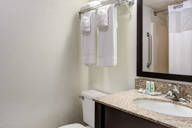 غرفة بسرير كينج، Quality Inn Creekside - Downtown Gatlinburg 6/10