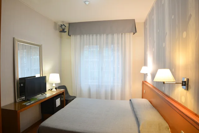 Green, Double Bed، Eco Hotel Milano 7/10