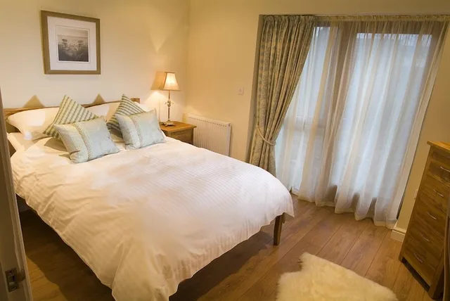 2 Bedrooms, Luxury, Cottage, 1 King and 1 Single Beds, Kitchen, Garden Area، Longlands Inn And Restaurant 5/10