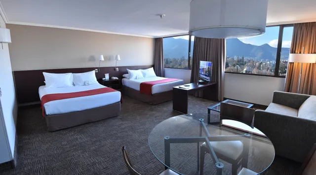 Standard, 2 Queen Beds, Cathedral View، Hotel Director Vitacura 4/8
