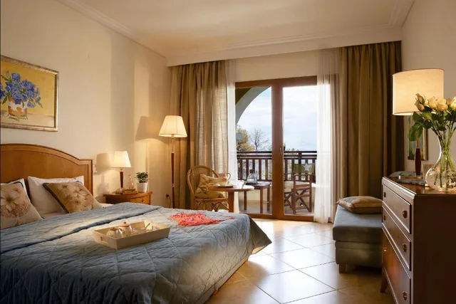 غرفة بسرير مزدوج أو سريرين منفصلين بإطلالة على البحر، Aegean Melathron Thalasso Spa Hotel 1/7