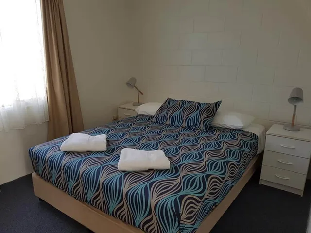 استوديو بسرير كوين، TOP SPOT MOTEL 1/3