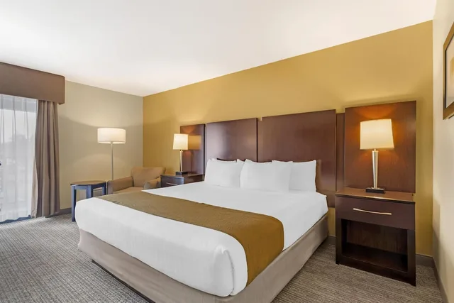 غرفة قياسية بسرير كوين لذوي الإعاقة، Best Western Plus Plaza by the Green 2/7