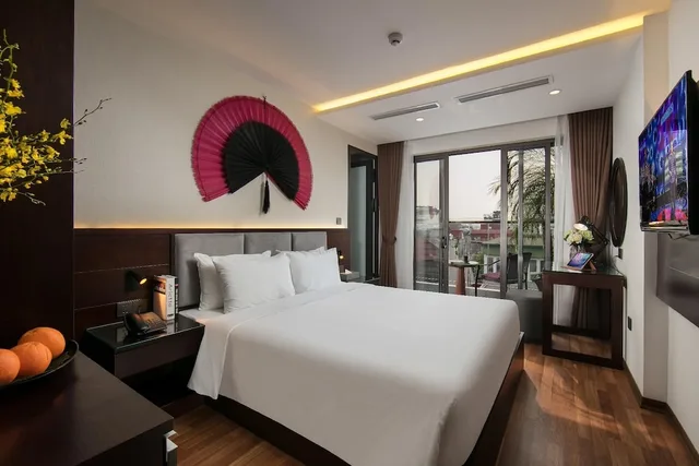 جناح بسرير كوين بشرفة، Hanoi Fiesta Hotel & Spa 3/4