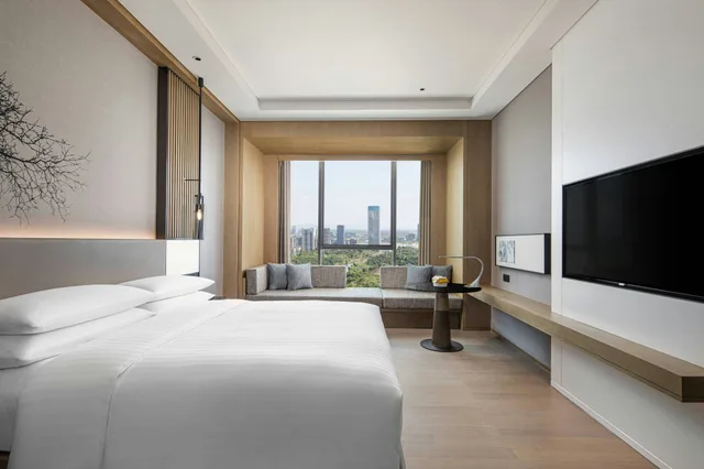 Room, King Bed, Courtyard by Marriott Chengdu South 2/4