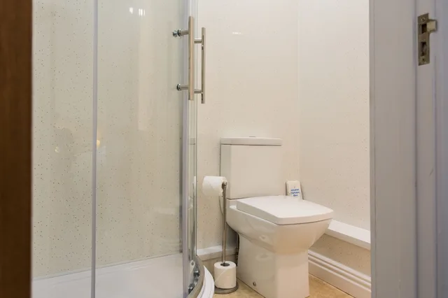 Room, Double Bed, Small, The Glendeveor 5/5