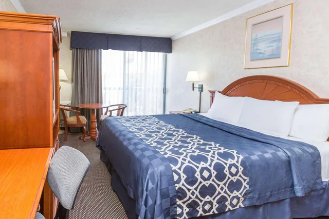 غرفة بسرير كينج، Days Inn By Wyndham Los Angeles Lax/Venicebch/Marina Delray 1/5