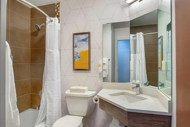 غرفة سوبيريور بسرير كوين بحوض جاكوزي، Comfort Inn Monticello 3/4
