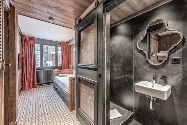 Room, Quintuple, King Bed, 2 Bunk Beds, Sofa, LE VAL D'ISERE 4/4