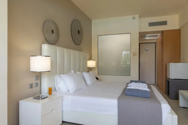 غرفة بسرير مزدوج أو سريرين منفصلين بإطلالة على الحديقة، All Senses Ocean Blue Sea Side Resort By Anayia All Inclusive Resorts 6/6