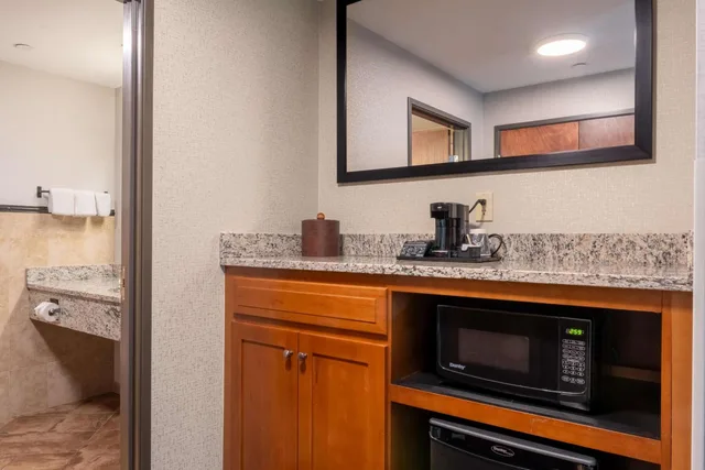 Superior, King Bed, with View, Drury Plaza Hotel Broadview Wichita 3/3