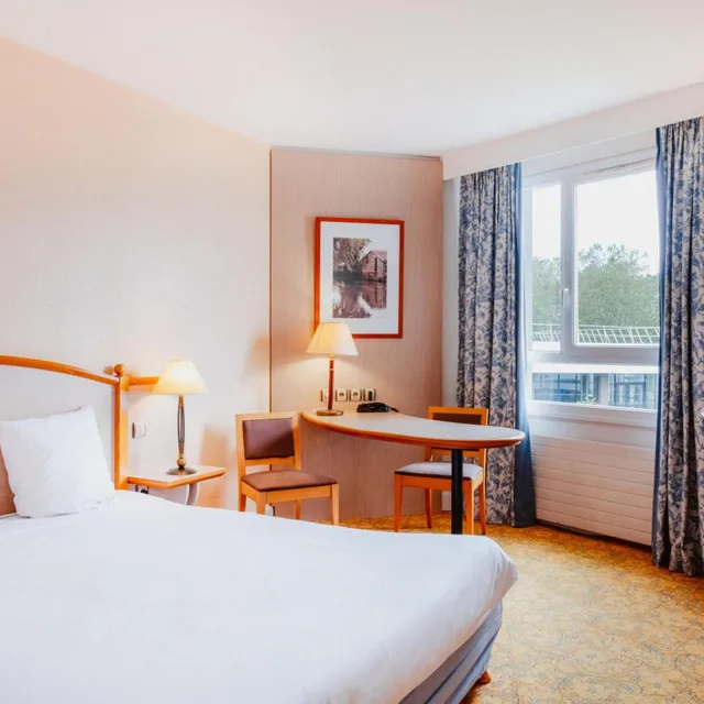 غرفة قياسية بسرير مزدوج بإطلالة على النهر، Mercure Nevers Pont De Loire 1/8