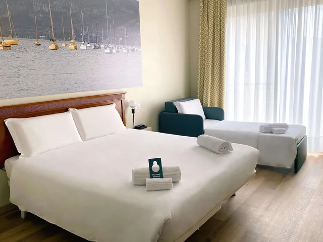 غرفة قياسية ثلاثية بسرير كوين وسرير فردي، B&B HOTEL Affi Lago di Garda 5/10