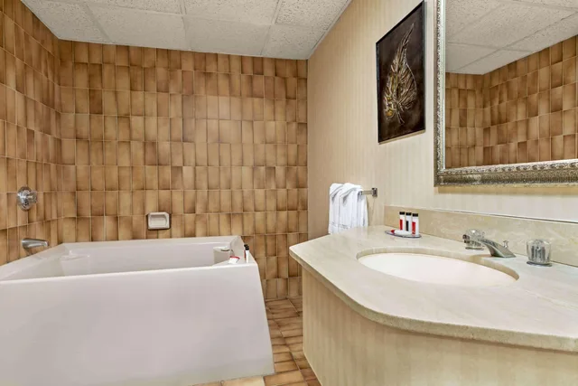 Interior, Courtyard, Studio, Suite, 2 Queen Beds، Ramada By Wyndham Fredericton 3/3