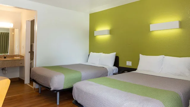 غرفة رباعية بسريرين مزدوجين للمدخنين، Motel6 Camp Springs, DC - South Camp Springs 5/6
