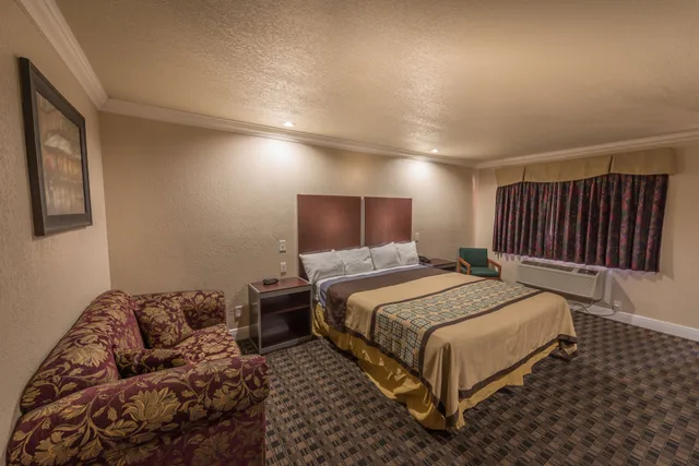 غرفة بسرير كينج، Edgewater Inn Reedley 1/3