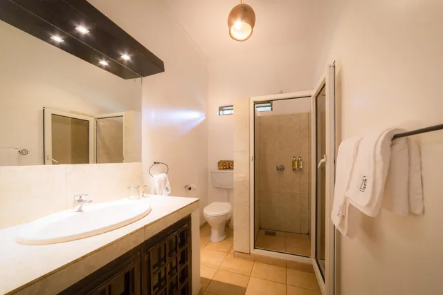 جناح جونيور، Ameg Lodge Kilimanjaro 9/10