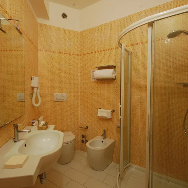 Room, Twin Beds, Convertible Double Bed، Hotel Bellevue, Sure Hotel Collection by Best Western 5/7
