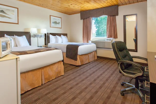 Upgrade, 2 Queen Beds، Econo Lodge Inn & Suites Medicine Hat Highway 1 9/10
