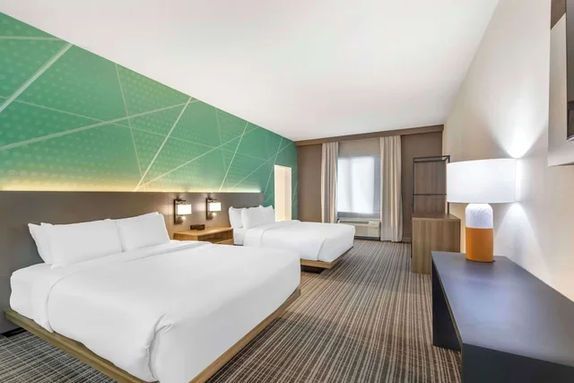 غرفة بسريرين كوين مع أريكة، Comfort Suites Titusville near Kennedy Space Center 1/9