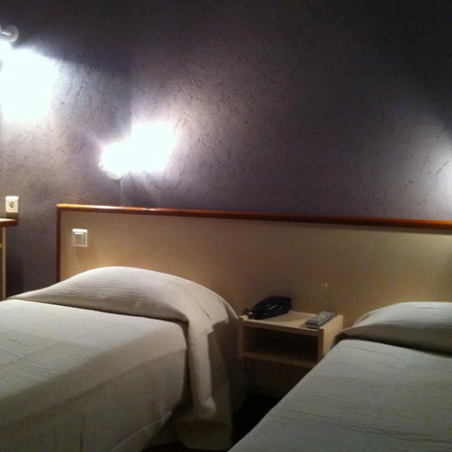 غرفة بسريرين منفصلين، Hotel Du Sud Vieux Port 7/10