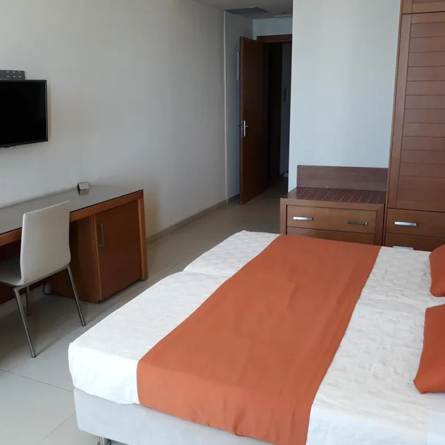 غرفة بسريرين منفصلين بإطلالة على البحر، El Greco Hotel 2/5