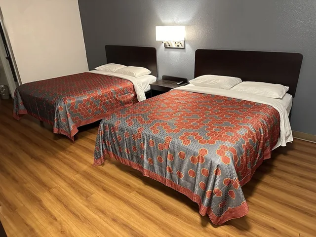 غرفة بسريرين كوين لذوي الإعاقة، Motel6 Sullivan MO 2/3