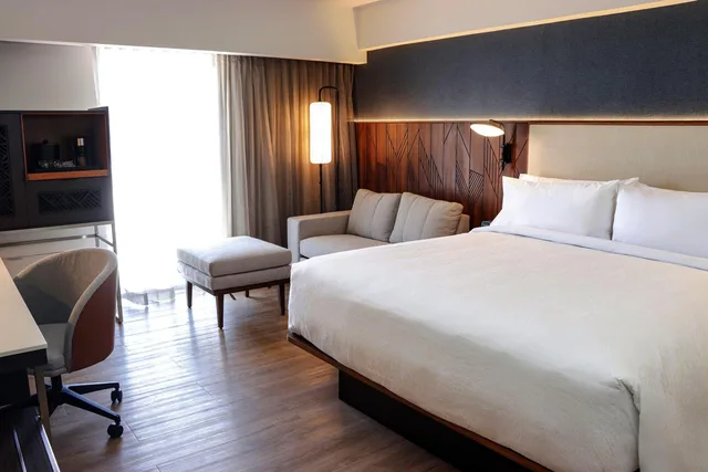 غرفة بزنس ديلوكس بسرير كينج بإطلالة على المدينة، Courtyard By Marriott Puebla Las Animas 1/10