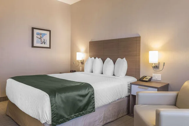 غرفة بسرير كوين، Quality Inn Sept-Iles, Qc 1/4