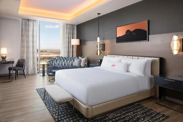 جناح بسرير كينج بإطلالة على الجبل بغرفتين لذوي الإعاقة، Caesars Republic Scottsdale, a Hilton Hotel 1/2