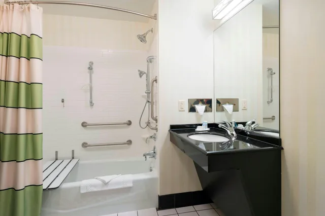 غرفة، Fairfield Inn Suites Huntingdon Route 22 Raystown Lake 4/4
