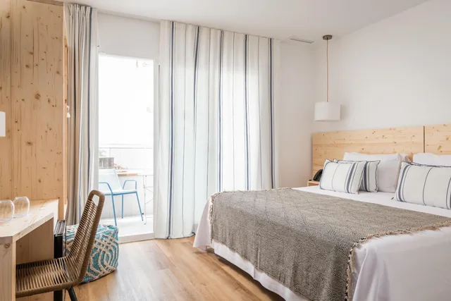 غرفة ثلاثية، The Place Mariner - Adults Only 5/10