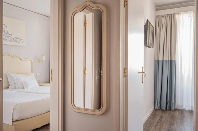 جناح جونيور، Hotel Madeira 2/7