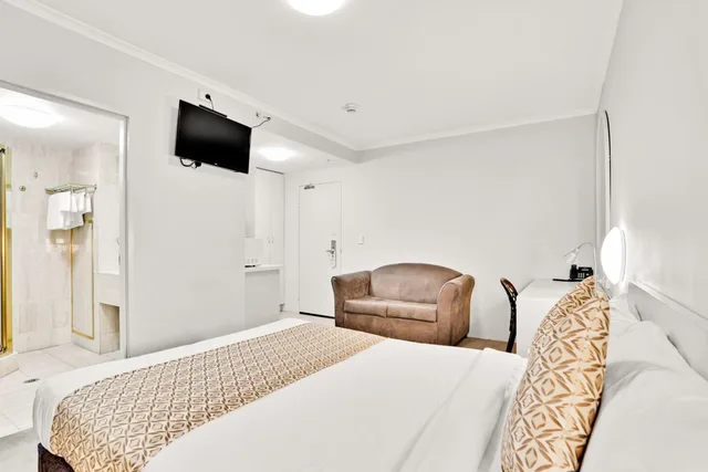 جناح، Carlton Lygon Lodge 2/8