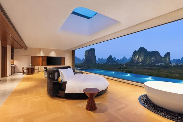Premier, Suite, Single Bed, Sky View, Outdoor Pool، voco Guilin Yangshuo by IHG 2/4