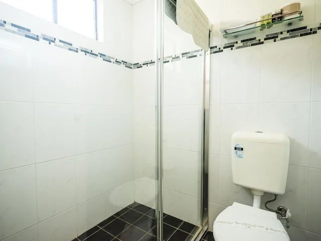 2 Bedrooms, Family, 2 Queen and Twin Beds, Large, Plainsman Motel 9/9